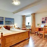 Stadthotel בית הארחה דטמולד