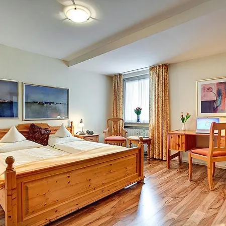 Stadthotel Гостевой дом Детмольд