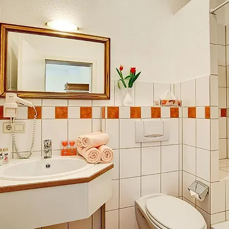 Stadthotel Гостевой дом Детмольд